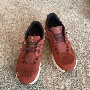 Womens On Cloud 5, size 8.5